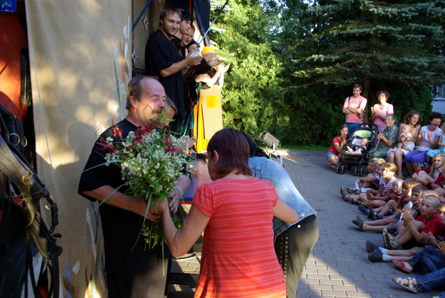 Gėlės svėdasiškiui aktoriui V. Pilkauskui.